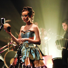 Monsieur Periné- Bésame Mucho en Concierto