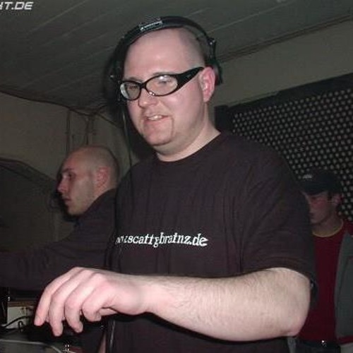totmacher and electriggas vs shocking head 2002 05 26