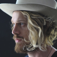 She Does The Right Thing (Acoustic)