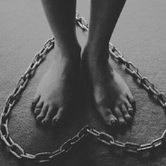 Aku tak ingin terjebak lagi.