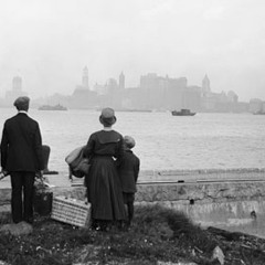 Solo clarinet, uncertainty theme  (Drama)