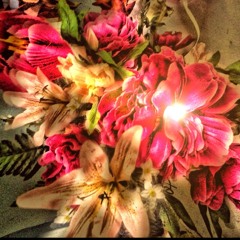 Bunga terakhir  _agak berisik sm suara ujan  ,hahahaha