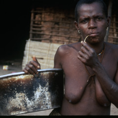 Engbeté, Sinakpa and others playing 'guerilla' music on the bulubu pot bow