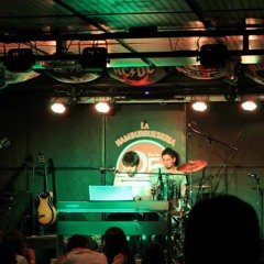 BLUEZZ FEVER - Slow blues in C (Alvin Lee)