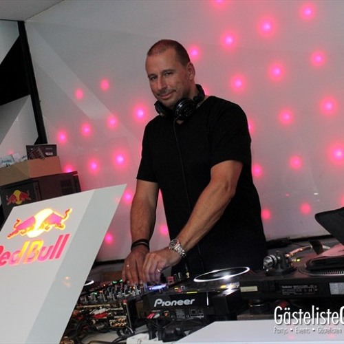 Deep-Minimal-TechHouse Session Live @ Moon Club Berlin mixed by Jordan