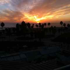 Sunset Funset: I feel a lotta room in this love tonight