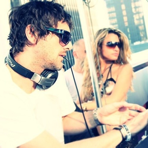 Quivver - DeepSessions Guest Mix @ Frisky Radio (October 2012)