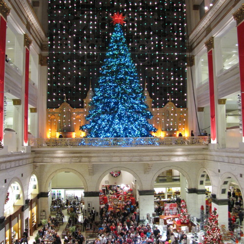 End of Christmas Light Show in the Wanamaker Building, with the Pipe Organ Roaring in