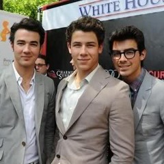 Fly With Me-Jonas Brothers (spanish version by Kevin Karla y la banda)