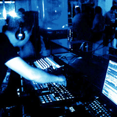 Radius-A vs Underworld - Rez 2012 mp3