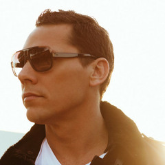Tiësto - Club Life 291 (Halloween Special): David Puentez - Larun