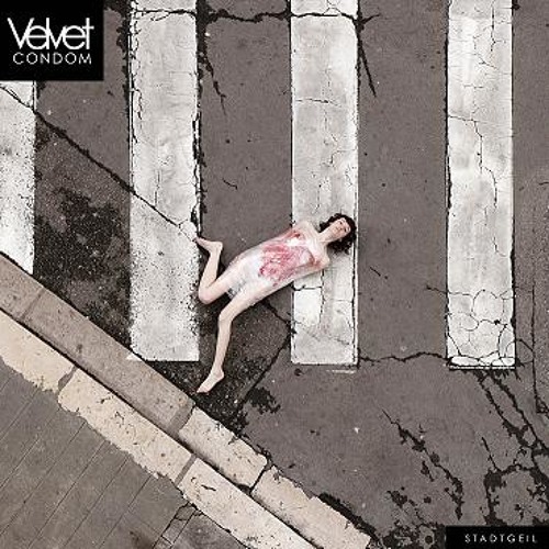 VELVET CONDOM - Rouge City