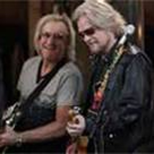 "Wrecking Ball" - Joe Walsh & Daryl Hall (live)