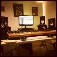 Sizzle ft. D.Wayne- "Steppn To The Plate"