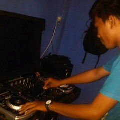 Indra Ponto ft Yopie Latul - Nantikanlah Beta (I.M.C Remix)