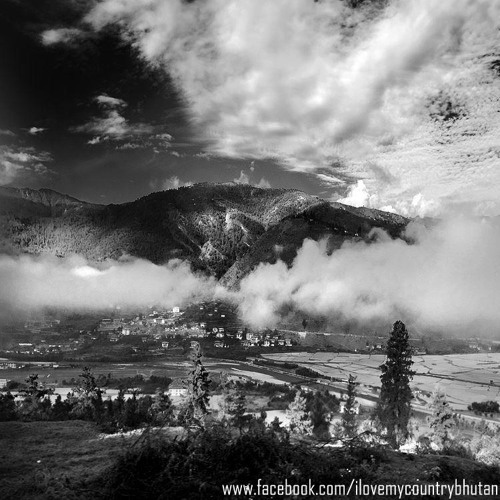 Gang re lay Baap pe by Sangay Chophel and Minzung Lhamo