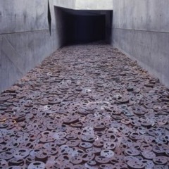 23\7\2011 Judisches Museum Berlin\Kunst-Installation von Menashe Kadishman