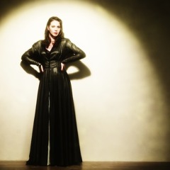 SHE GOT A WIGGLE (SINGLE VERSION)