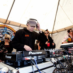 Brad Robinson Live from Breakfast of Champions 2013