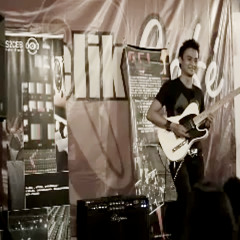 Azli Violet - Not Me