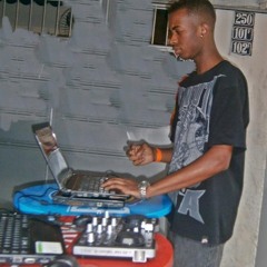 Montagem No Baile Do Pu Geral Sente o Cheirinho (DA ANTIGA - DJ JULHÃAO DA PH )