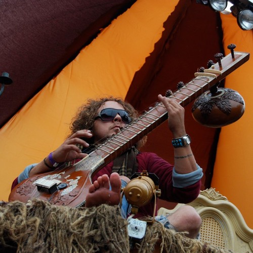 03 Sitar Lights (feat. Dvine1 longside DJ DREZ)