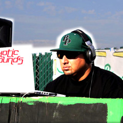 This is how DJ Robert Blaze does it.