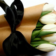 ใ ห้ รั ก เ ป็ น ตำ น า น