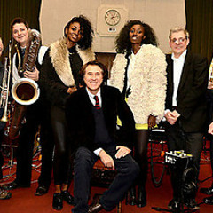 Love Is The Drug live on BBC 2 with Vocal!