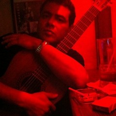 Juguete de nadie - Luis E. Quintero