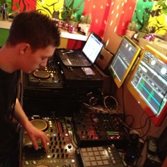 Noise Controllers vs. Headhunterz - Saifam Revolution (Sonna - MashUp Mix)