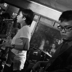 Up Dharma Down - Turn It Well + Here Comes The Rain Again (Live at SaGuijo)