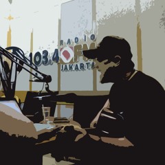 Sang Penyelamat (THE FLY) Me live acoustic at D radio jkt jan 2013