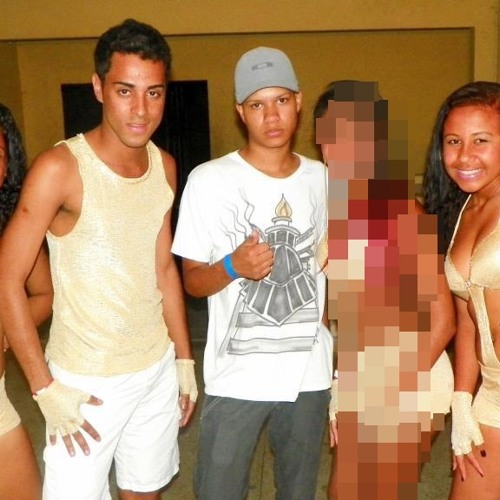 MONTAGEM   BONDE DO PODERZAO FAZ A POSIÇÃO   [ DJ DELRINHO DE SG ]