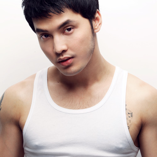 Ung Hoang Phuc - Buoc Qua The Gioi 2013 (DJ BamBi Remix )