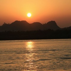 Resalat - Oi Dur Paharer Dhare