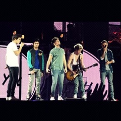 Teenage Dirtbag - One Direction - TMH tour 2013 :)