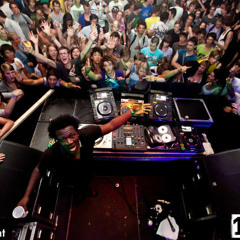 2010-07-22 - Benga (Tempa Recordings) @ 10 Days Off Festival - Day Six, Vooruit - Ghent - V.I.P.