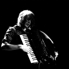 End of Rue des Cascades by Tiersen