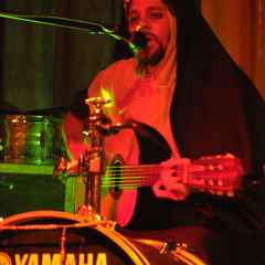 YO NO ME SENTARIA EN TU MESA