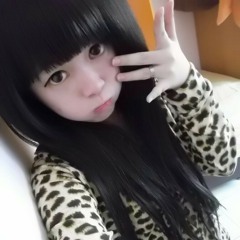 灯光也暗了，音乐低声了