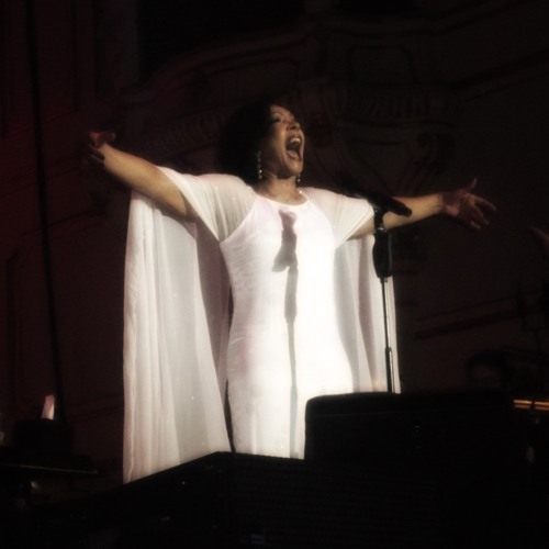 Dame Shirley Bassey - Goldfinger [Bootleg Live Hamburg 2013]