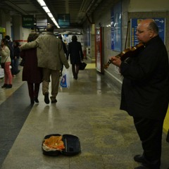 Street Musician plays Vivaldi - Metro Sol (Madrid)