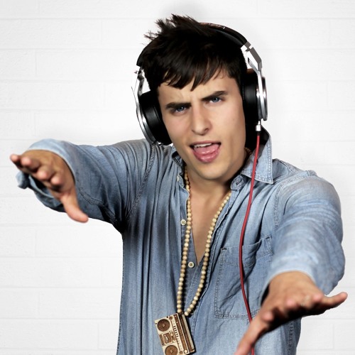 Mike Tompkins - Only Girl (Rihanna)