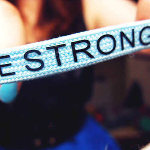 Be strong. Be strong фото. Be strong надпись. Be strong костюм.