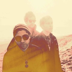 Unknown Mortal Orchestra - Swim & Sleep (Like A Shark) (Lindstrom Remix)