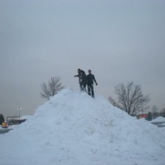 CRACK ROK INTO A MOUTAIN