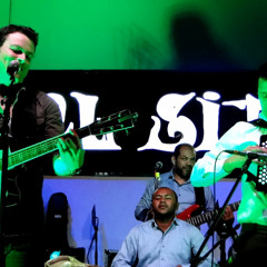 Tengo tu amor - Gusi y Beto (Live)