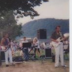 AT THE HOP / TRIBUTE TO A GREAT GROUP/DANNY AND THE JUNIORS