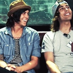 Pierce The Veil-I'm Low On Gas And You Need A Jacket